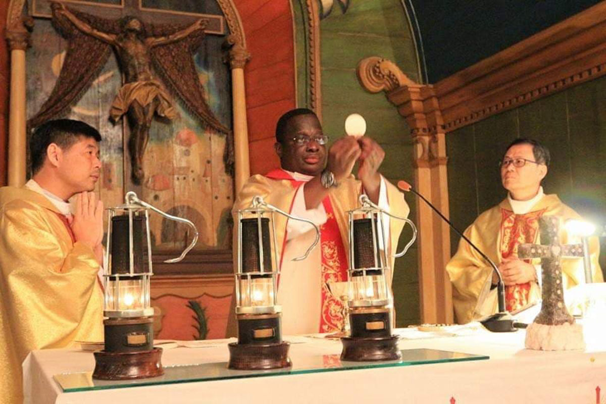 麥冠達神父 （Fr. Dominique Mukonda）